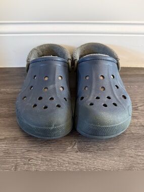 Crocs Classic Fuzzy Lined Clogs Size 8